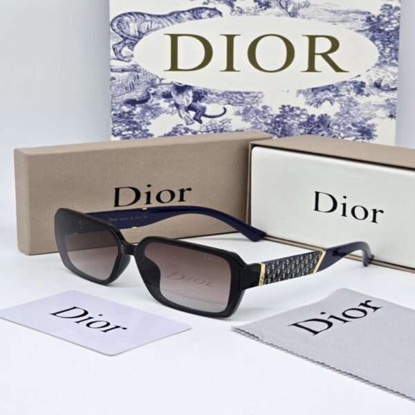 نظارة شمسية نسائية من ديور DIOR