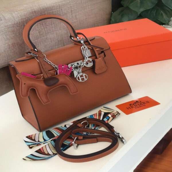 ⁦شنطة نسائية انيقة من ماركة هرمس Hermes⁩ - الصورة ⁦4⁩