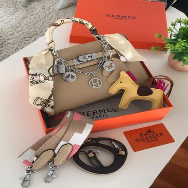 شنطة نسائية انيقة من ماركة هرمس Hermes