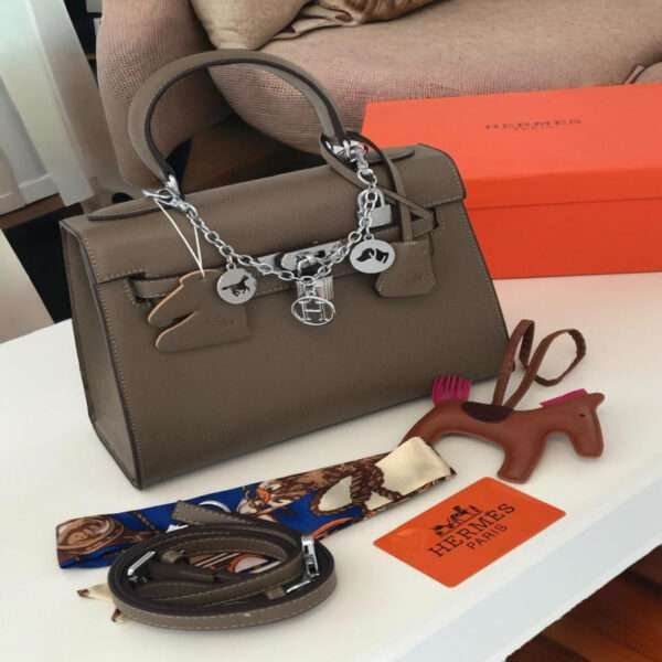 ⁦شنطة نسائية انيقة من ماركة هرمس Hermes⁩ - الصورة ⁦3⁩