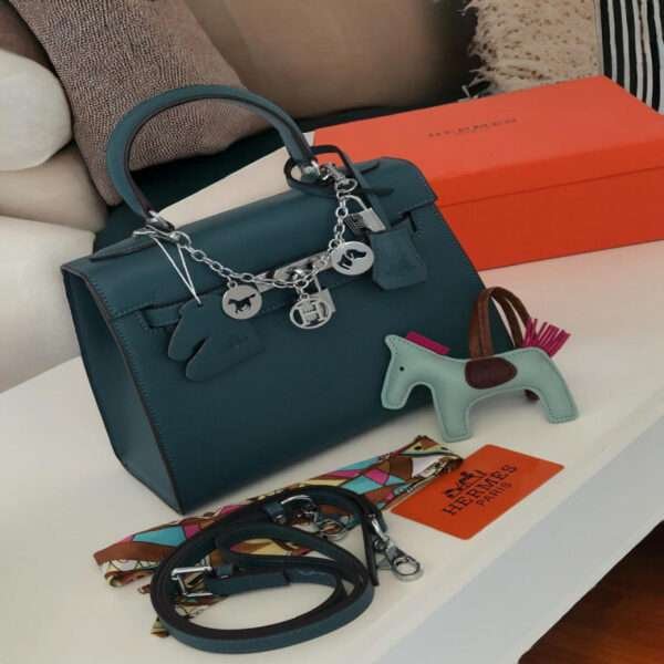 ⁦شنطة نسائية انيقة من ماركة هرمس Hermes⁩ - الصورة ⁦3⁩