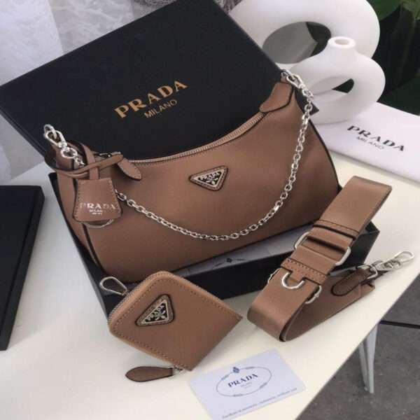 شنطة نسائية انيقة من ماركة برادا PRADA