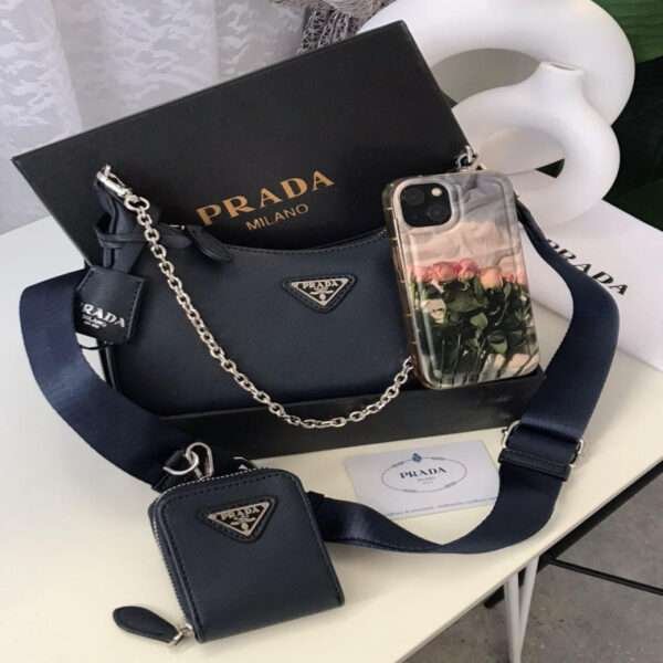 ⁦شنطة نسائية انيقة من ماركة برادا PRADA⁩ - الصورة ⁦3⁩